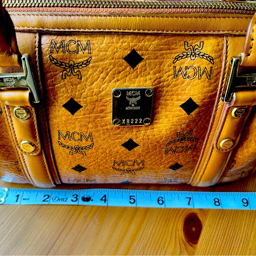 🌻AUTHENTIC MCM Visetos "Boston" Nano🌻